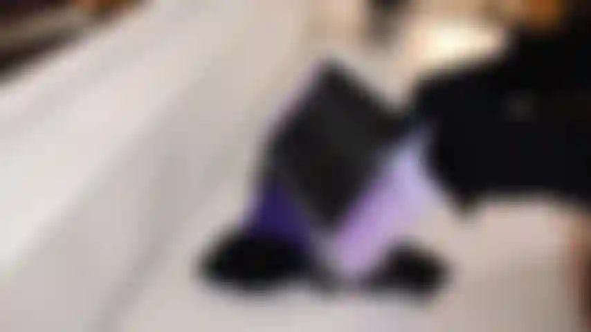 Nouveaux nylons bicolores lilas/noir entièrement façonnés, culottes et talons sans entrejambe.