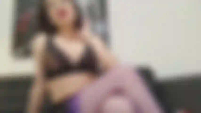 Je gicle pendant que tu vois mes pieds.