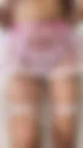 Je joue tout mon corps de manière coquine.