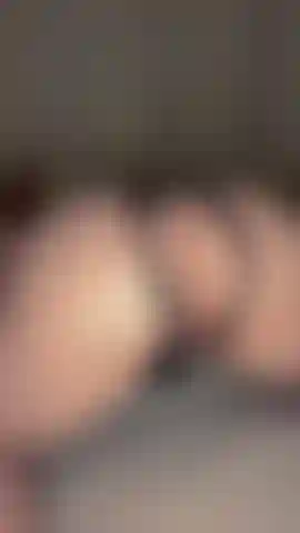 Je me doigte en levrette