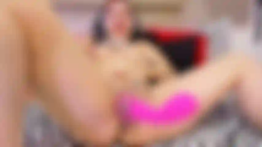 J'ai un jouet qui me suce la chatte.