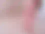 Les pieds des orteils rouges se bouchent en plein air.