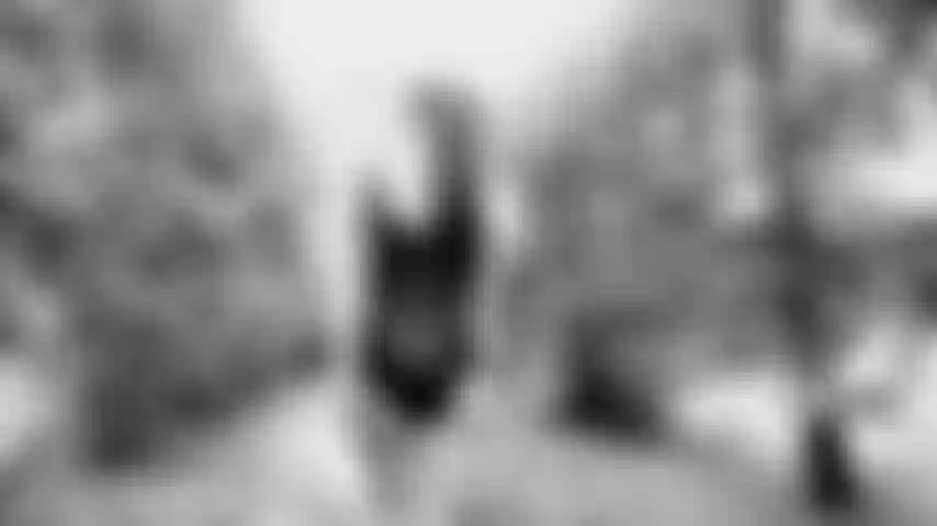 Une maîtresse d'halloween se promène dans le parc. Molly-tits montre une vidéo chaude en public !