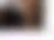 Pieds en bas bronzés.