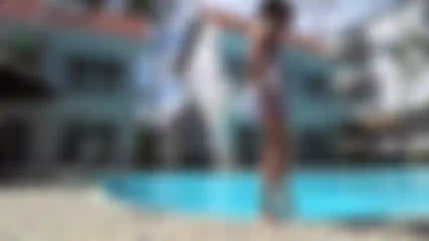 Fétichiste des vêtements mouillés. Vidéo personnalisée pour les amoureux de l'eau et les fétichistes de la natation. Pas de fille nue en natation. Pool. Outdoor.