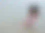 Joue avec moi sur la plage en tissu mouillé, marin molly sexy tease pas de nu. Vidéo fétichiste uniquement des vêtements mouillés.