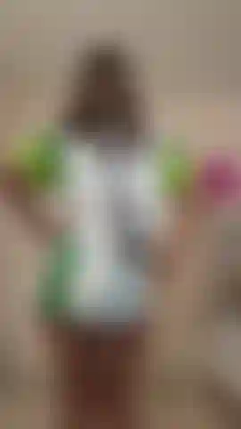 LOOKING SEXY WITH MY T - SHIRT , WANNA HELP TO TAKE IT OFF ?