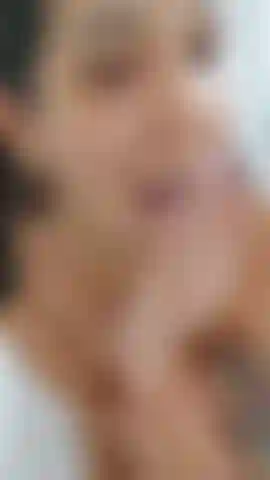 Chaque fois que je prends une douche, je suis très mouillée dans tous les sens !!!