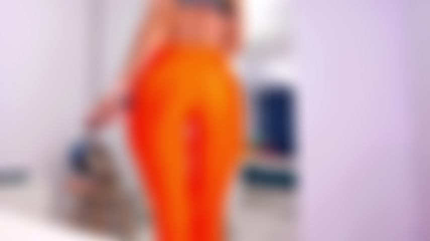 Joi, leggins orange !! Nouveau spectacle !