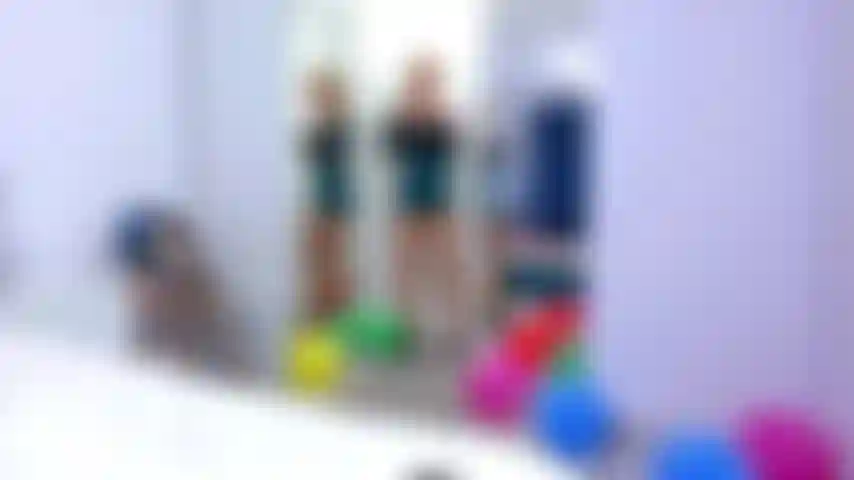 Nouveau spectacle de sperme avec des ballons.