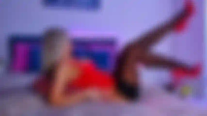 Éjacule sur mes seins parfaits.