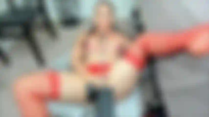 Une baise bâclée, humide et désordonnée avec ma machine! Je bave partout sur mes seins dans mes filets de pêche rouges !