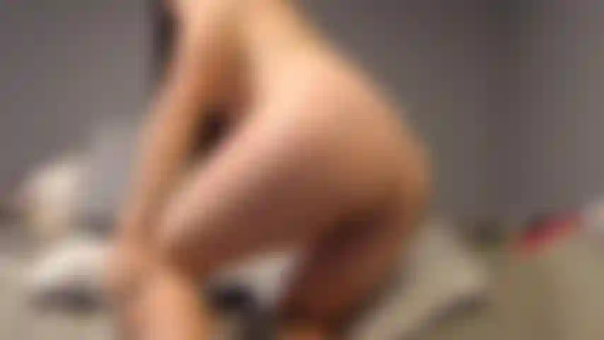 Gold show fun ! De l'huile, de l'équitation avec un gode, un plug anal et dp !!