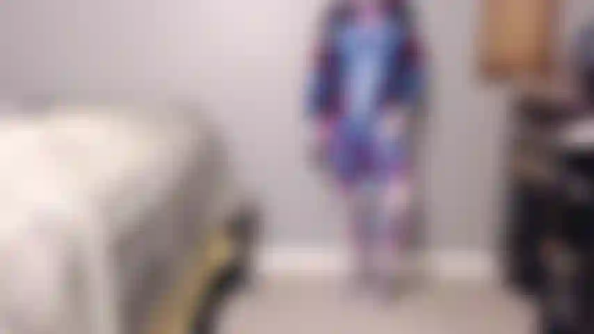 Diva d'overwatch frotte ses mésanges gaies et sa chatte humide à travers son costume de peau! Diva cosplay !