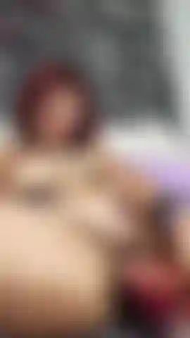 Je baise ma chatte jusqu'à ce que je jouisse.