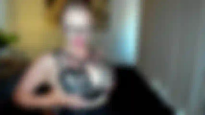 Remercie mes seins de t'avoir donné des boules bleues. Adore, borde et perds la tête. Je sens à quel point tu palpite, à quel point ils te foutent en l'air. Stroke et edge pour eux. Ils contrôlent ta main, ton esprit et ta bite.