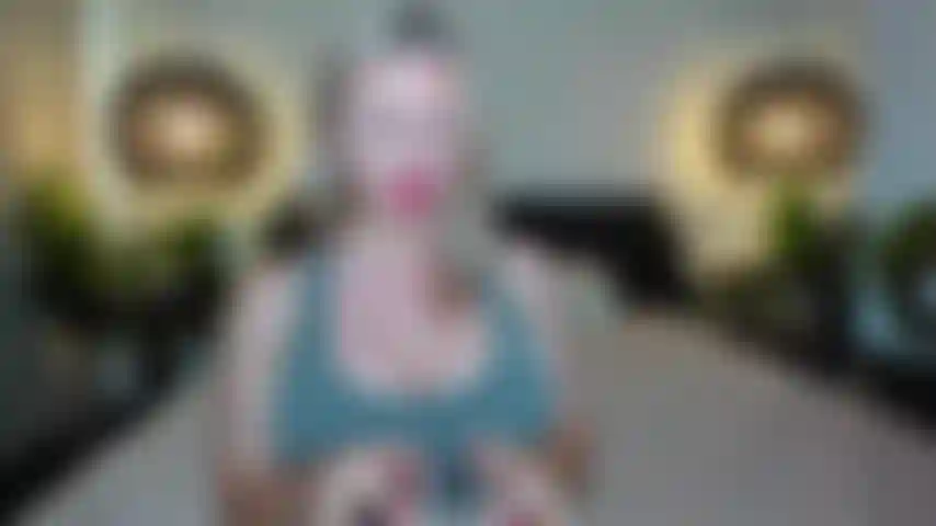 Cards joi. Carte noire - je roule gentiment et lentement, rouge - gentiment et vite. As - un coup, roi - 20, reine - je décide, valet - 10 coups. Joker, seins nus et cul flash. La fin du jeu est la permission de jouir.