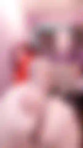 Je secoue, je gifle et j'écarte le cul.