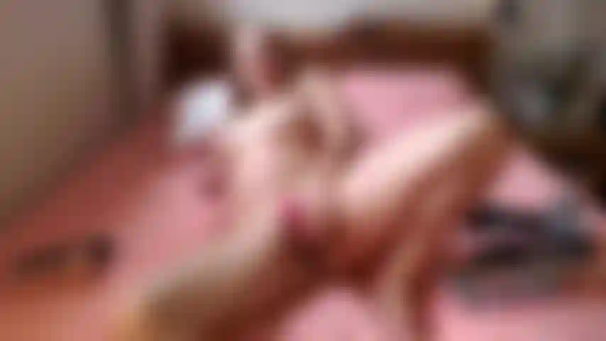 19. Dominate milf te fait bouffer ma chatte, puis la tarte à la crème.