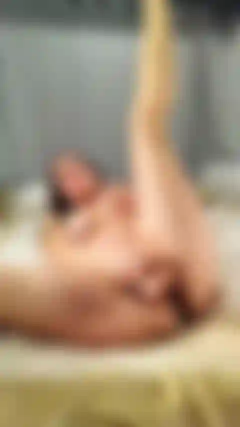 45. Creampie chatte éjacule en levrette.