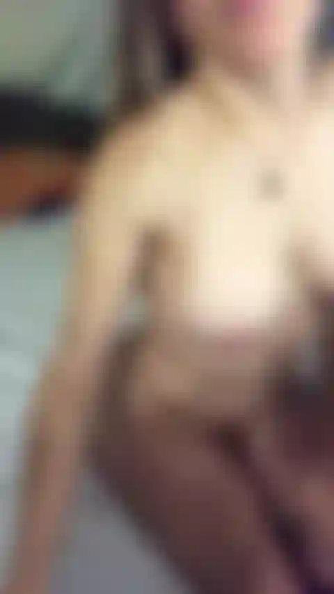 38. Chatte serrée et humide.