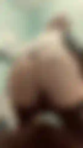 Fais comme si tu me penchais comme ça.