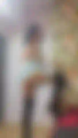 J'adore mes bottes en latex et mon cul.