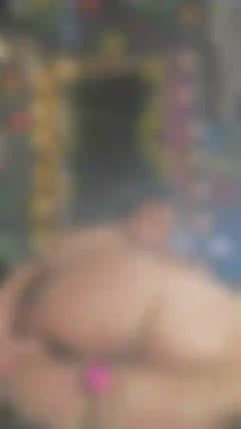 Anal avec gode et boule gag.