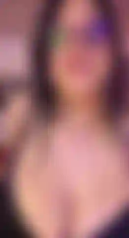Tout a commencé par un petit frémissement sur mes tétons, et maintenant je n'arrive plus à les arrêter de rebondir !