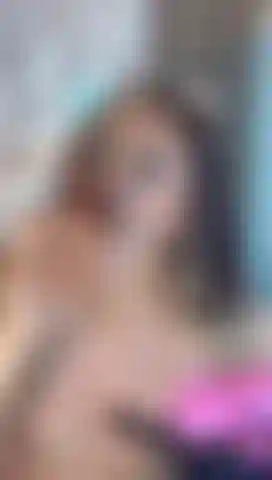 Gorge profonde avec beaucoup de salive.