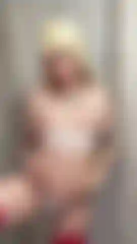 Je sais que tu veux toucher ma chatte mouillée.