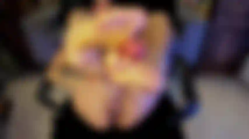 Je branle mes pieds pendant que je me branle