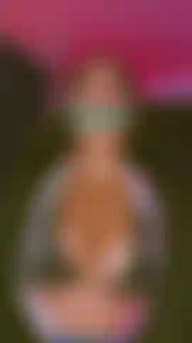 Un délicieux rebond de seins.