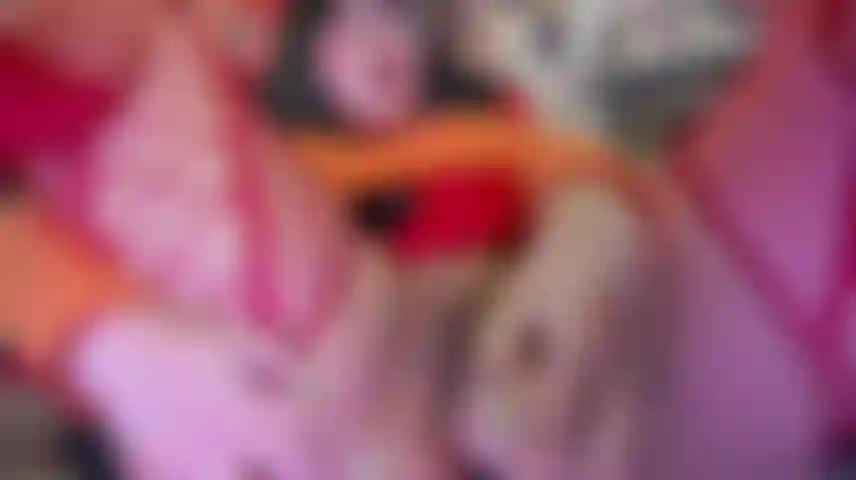 Velma baise la chatte et jouit lentement !!!