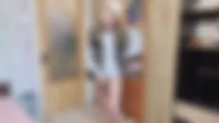 Fétichiste des pulls, frottement de chatte, baise sur un manteau de fourrure.