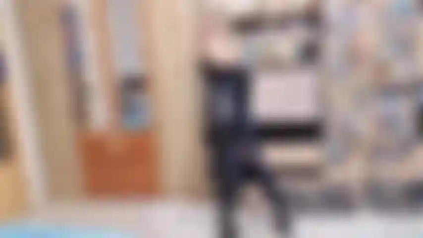 Te taquine avec ma robe moulante, mes gants en latex, mes talons.