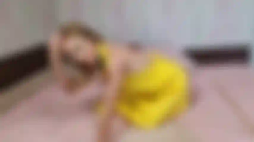 Tablier pvc, gorge profonde, bâillon, crachat, masturbation.