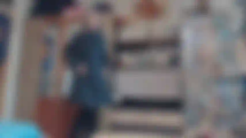 Te taquine avec mon trench-coat.