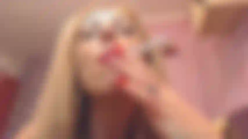 Fétichiste des lèvres, fétichiste du tabac.