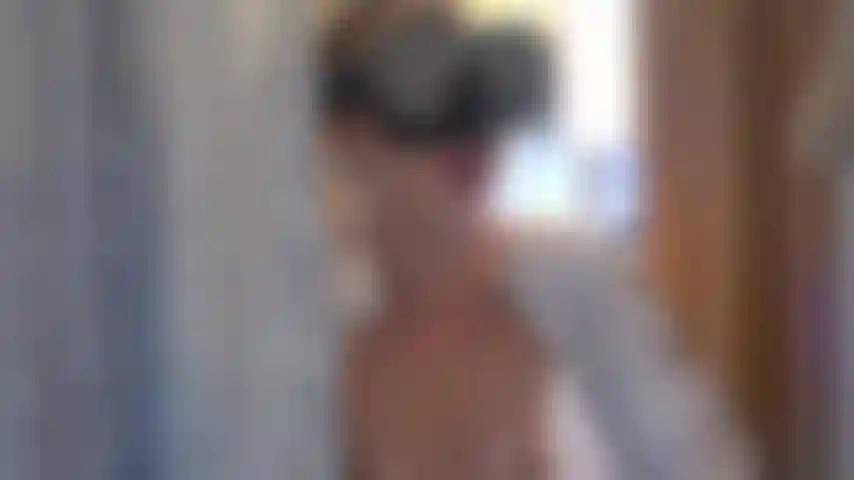 blind amputee eat and smoke with her feet, have vib