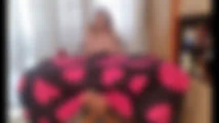 Fétichisme des pieds, propos grossiers, instructions de branlette, compte à rebours.