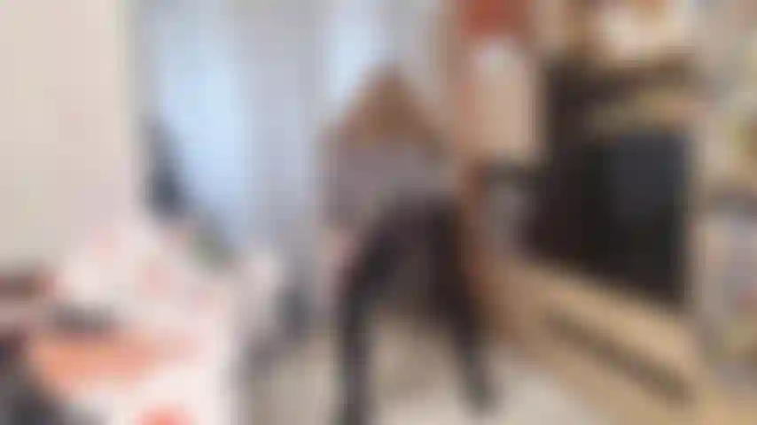 Fétichisme de la fourrure, talons hauts, strip tease.