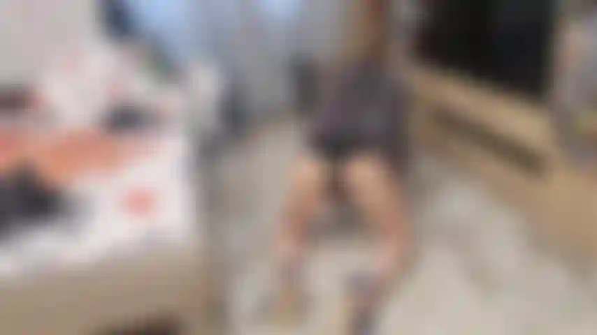 Manteau de fourrure, twerk et strip-teaseuse.