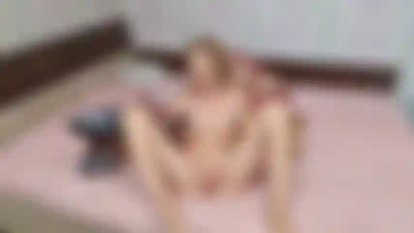 Je suce ma chatte et mes seins avec un aspirateur.