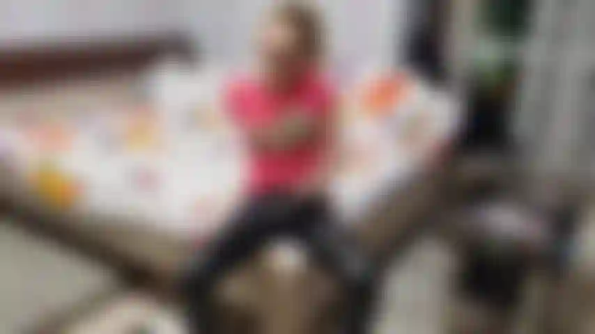 Me masturbe et je fume en regardant du porno.