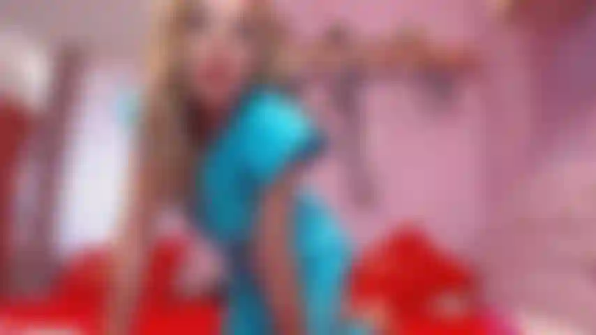 4 L'infirmière k récompense le médecin avec une branlette.