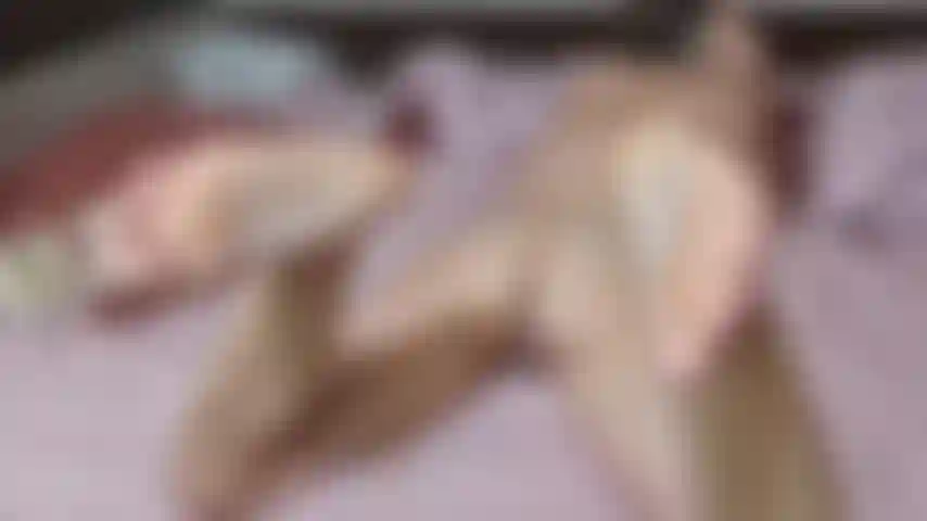 4 L'esclave des pieds k lèche le sperme de gonzo de mes pieds.