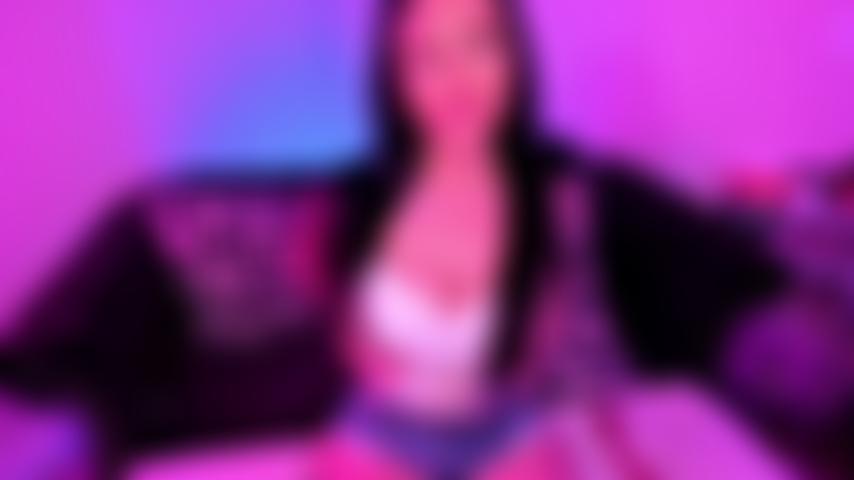 Bâillonne-moi avec ta bite, fais-moi une fellation, fouette-moi et baise-moi profondément.