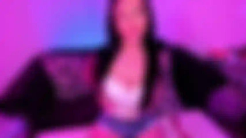 Bâillonne-moi avec ta bite, fais-moi une fellation, fouette-moi et baise-moi profondément.