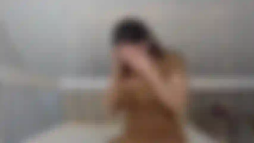 Natasha nice attrape son beau-frère en train de se masturber devant du porno à gros seins.